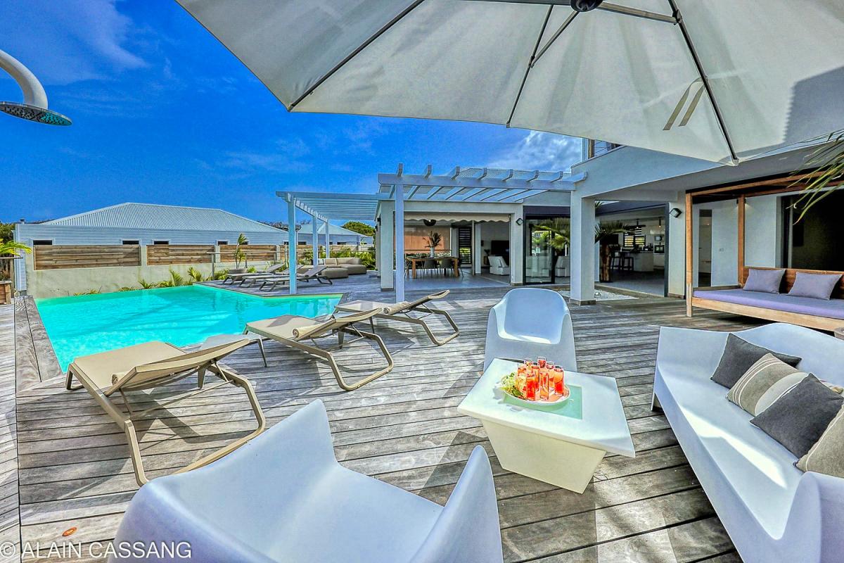 A louer villa 5 chambres pour 10 personnes avec piscine et vue mer à Sainte Anne en Guadeloupe - vue terrasse.